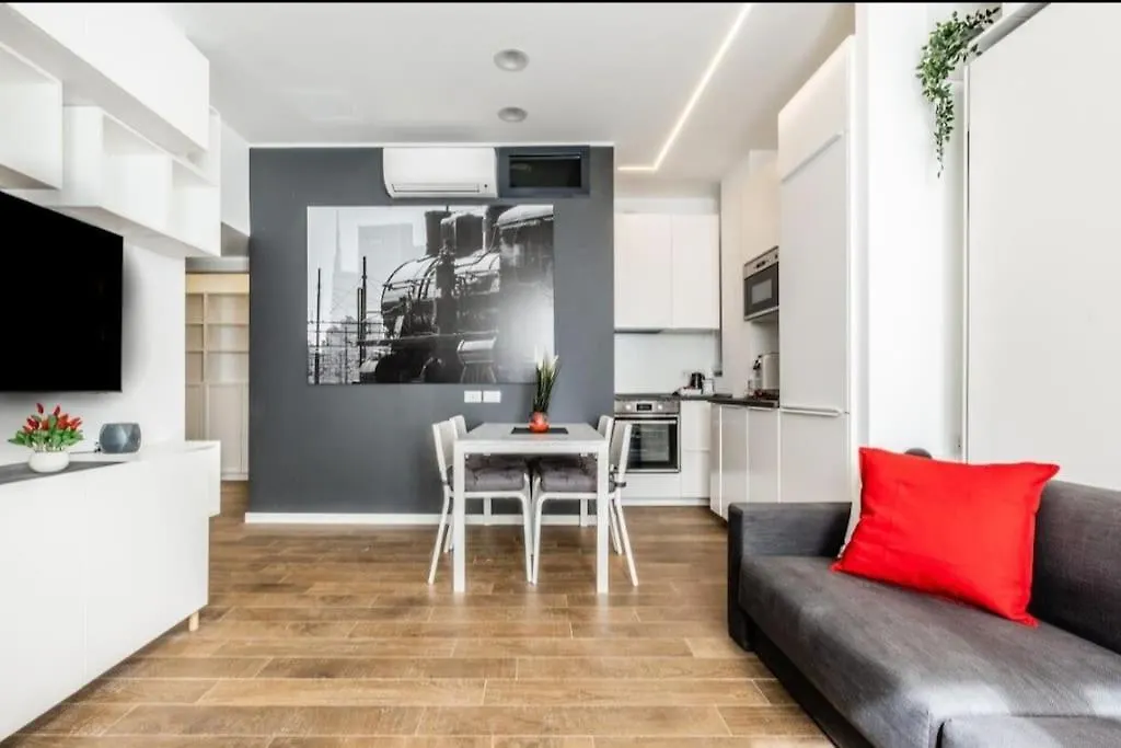 Apartment Red House Citylife San Siro Duomo Milan